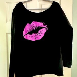 MAGICMK Black and Purple lip graphic top